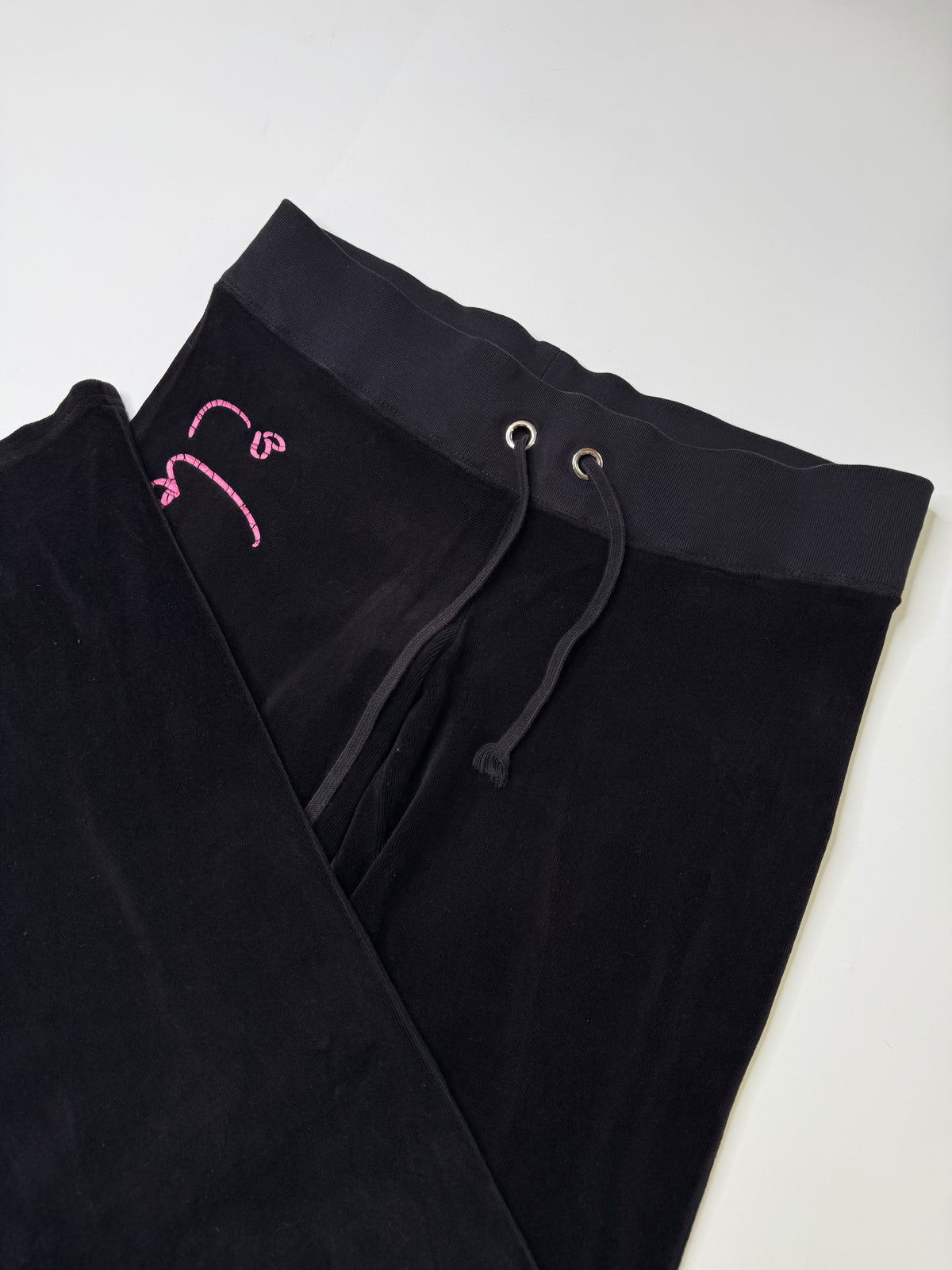 BEBE "LOVE LOOK" SCRIPT VELOUR PANTS BLACK (XS)