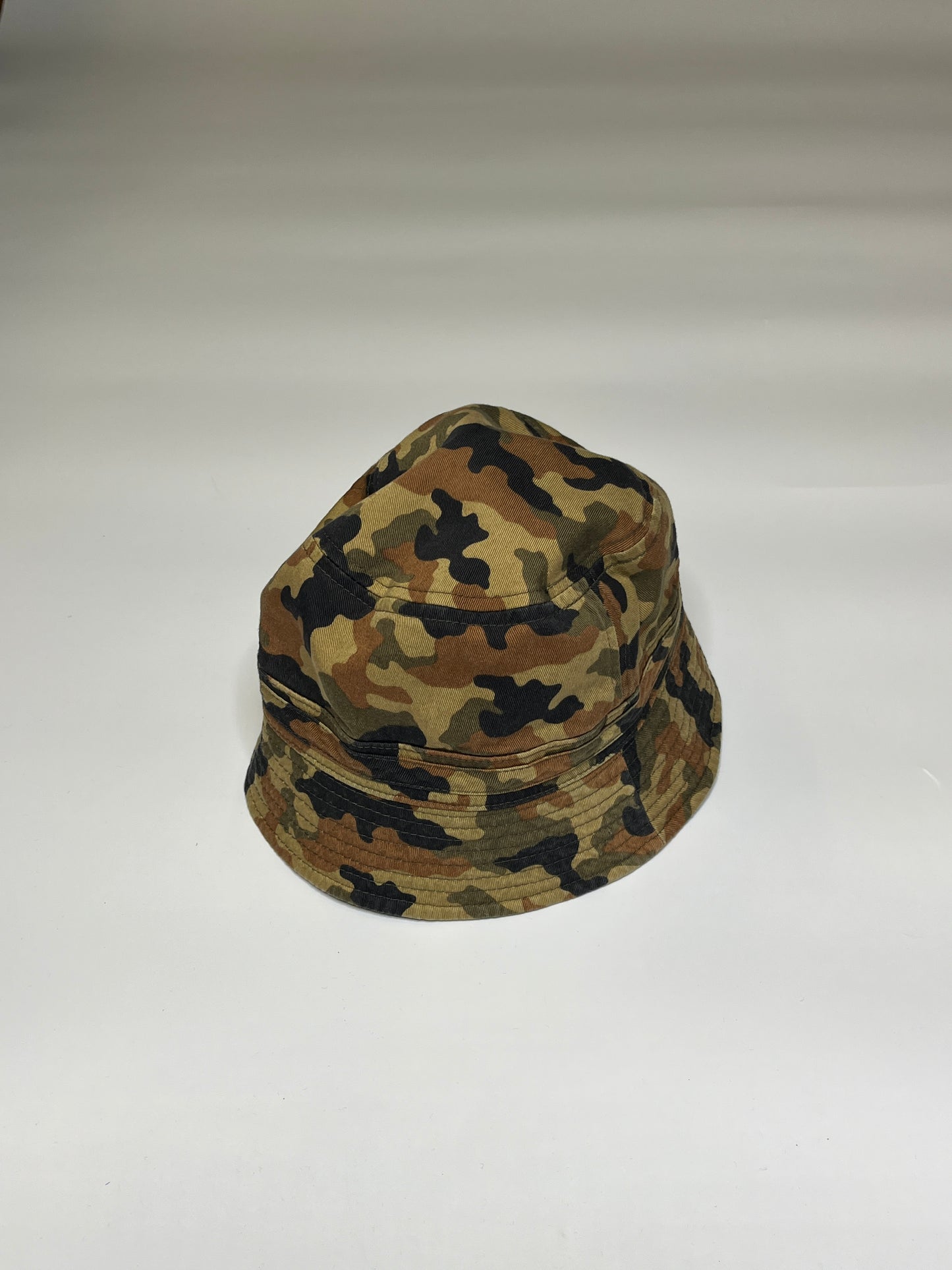 CAMO BUCKET HAT
