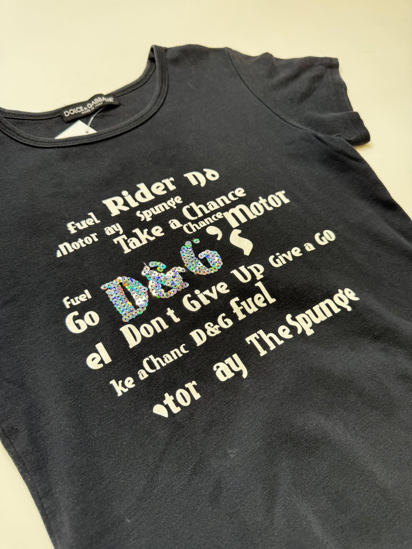 D&G DOLCE & GABBANA GRAPHIC LOGO TEE (S-M)