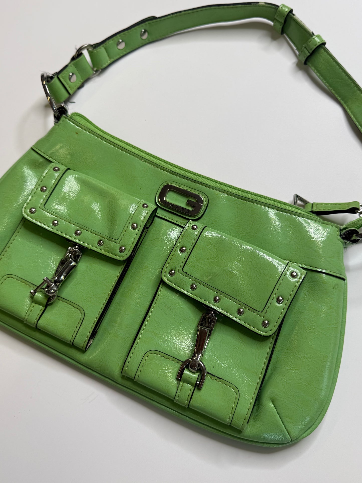 GUESS VINTAGE GREEN PATENT SHOULDER BAG