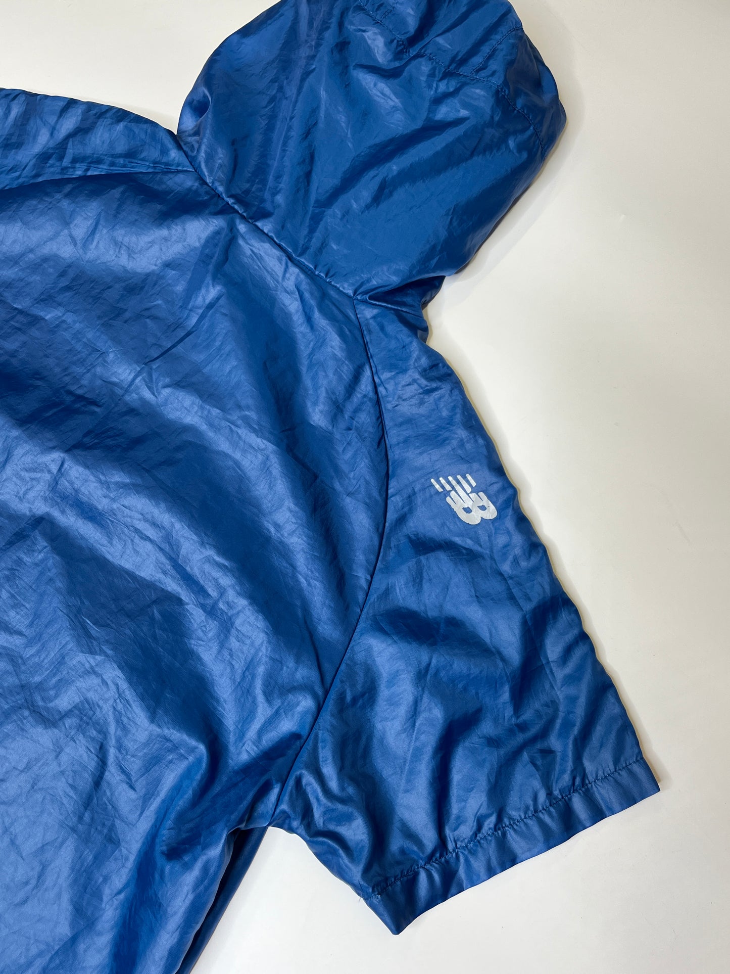 NEW BALANCE SHORT SLEEVE  HOODED ANORAK (S)