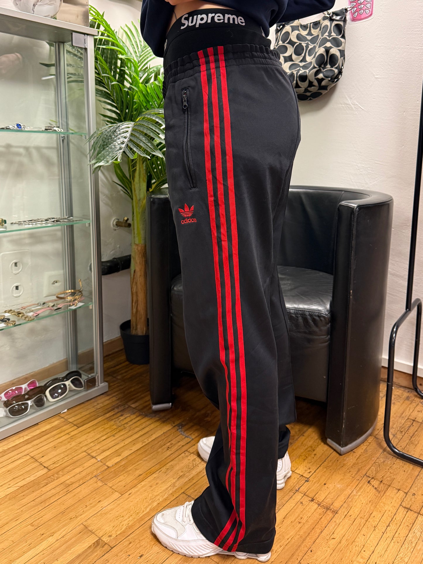 ADIDAS PANTS  (L)