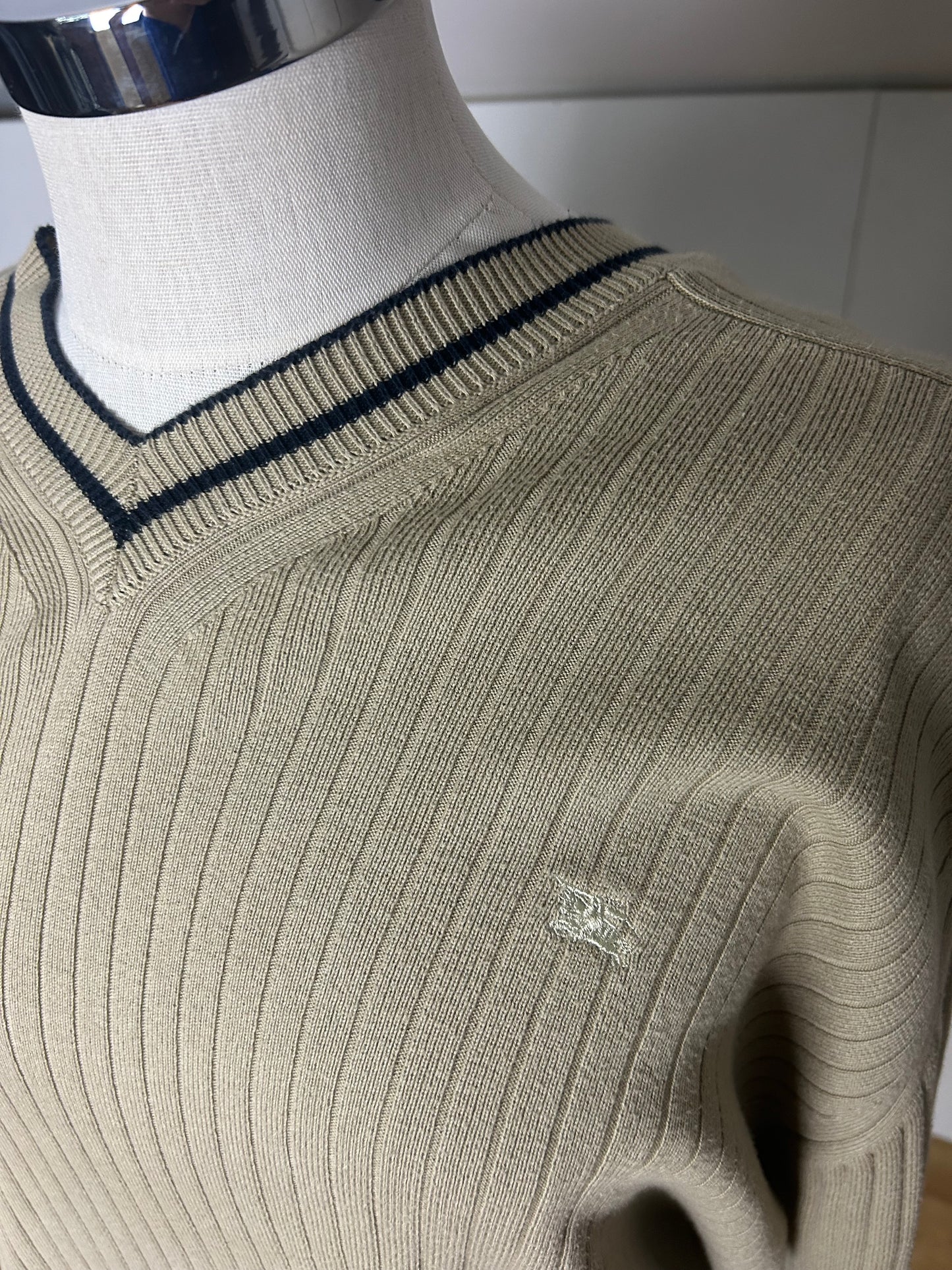 V-NECK BURBERRY SWEATER (L-XL)