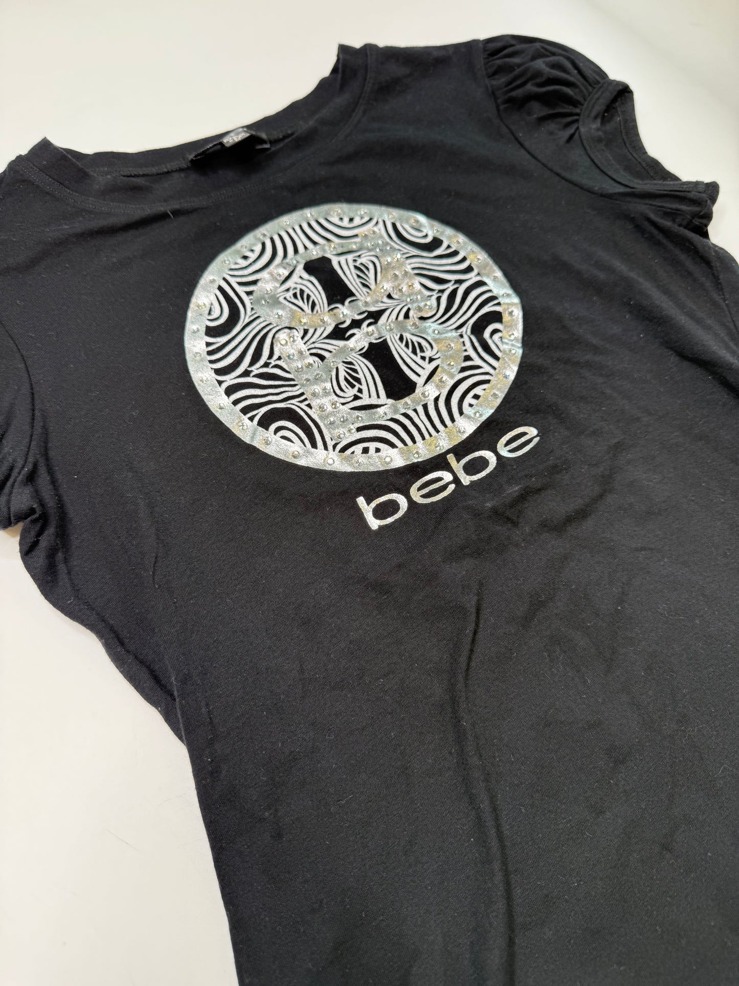 BEBE VINTAGE METALLIC RHINESTONE LOGO RUSHED SLEEVE T-SHIRT (M)