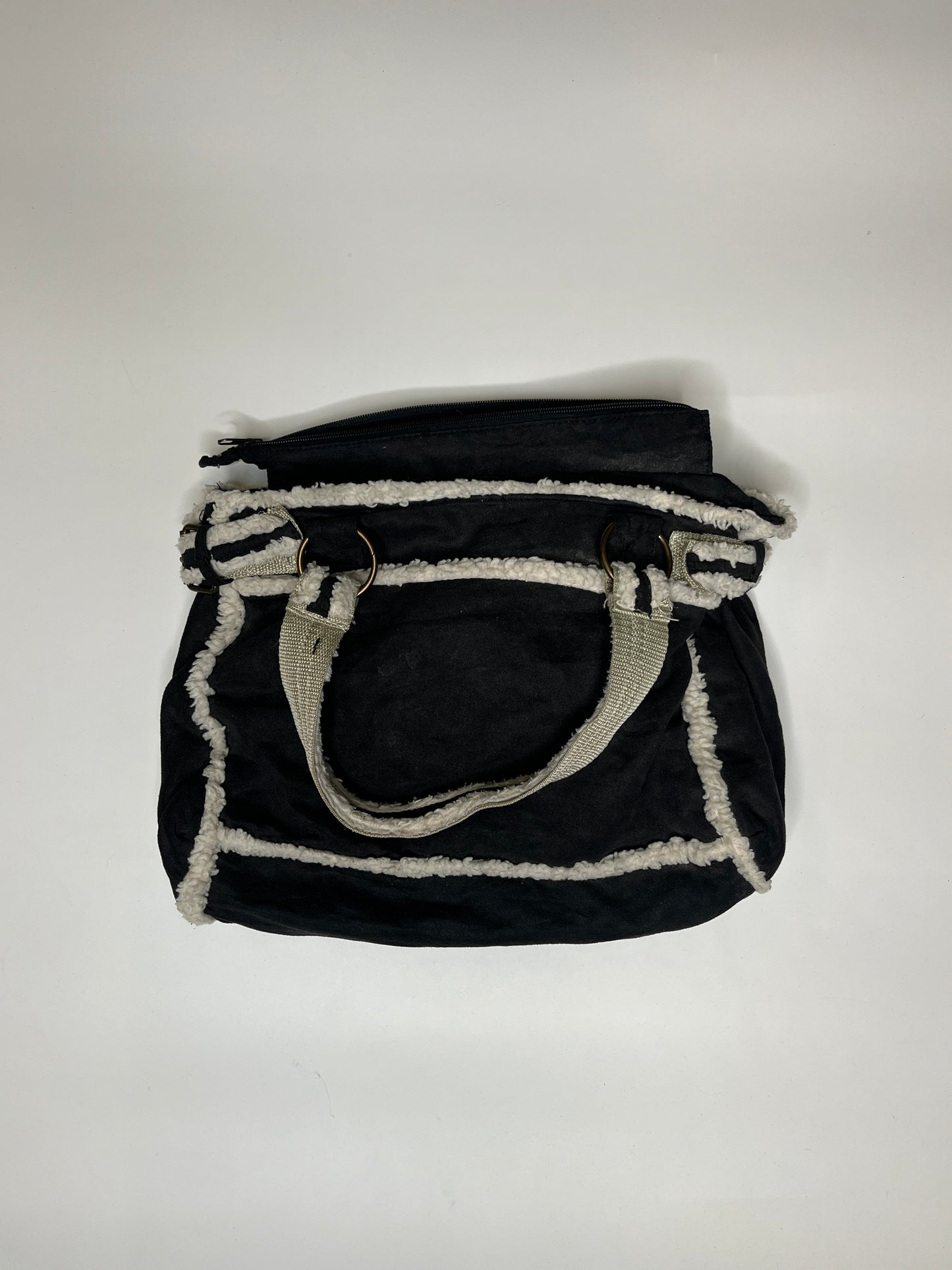 FLUFFY PURSE