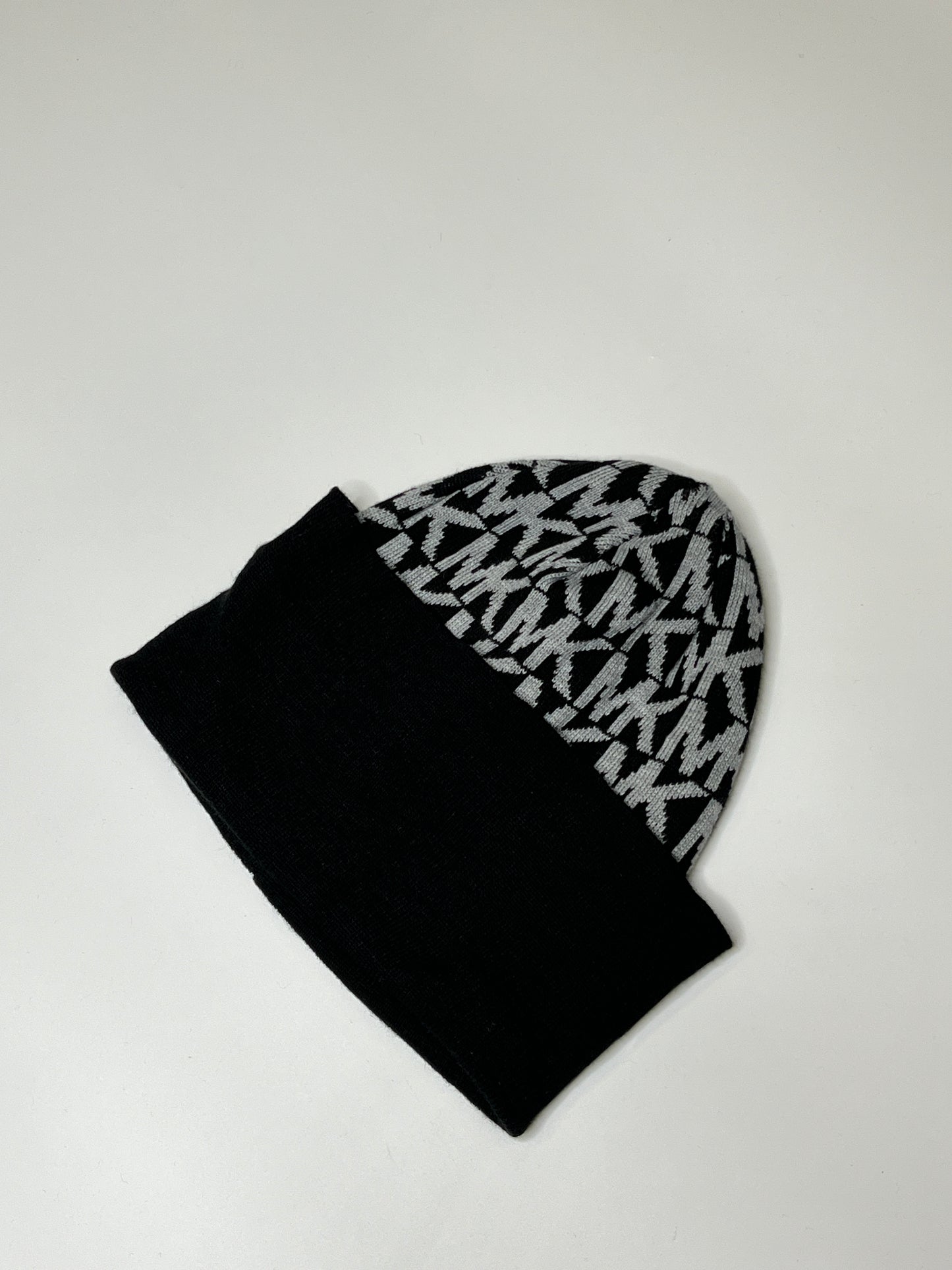 MICHAEL KORS SCARF & HAT SET