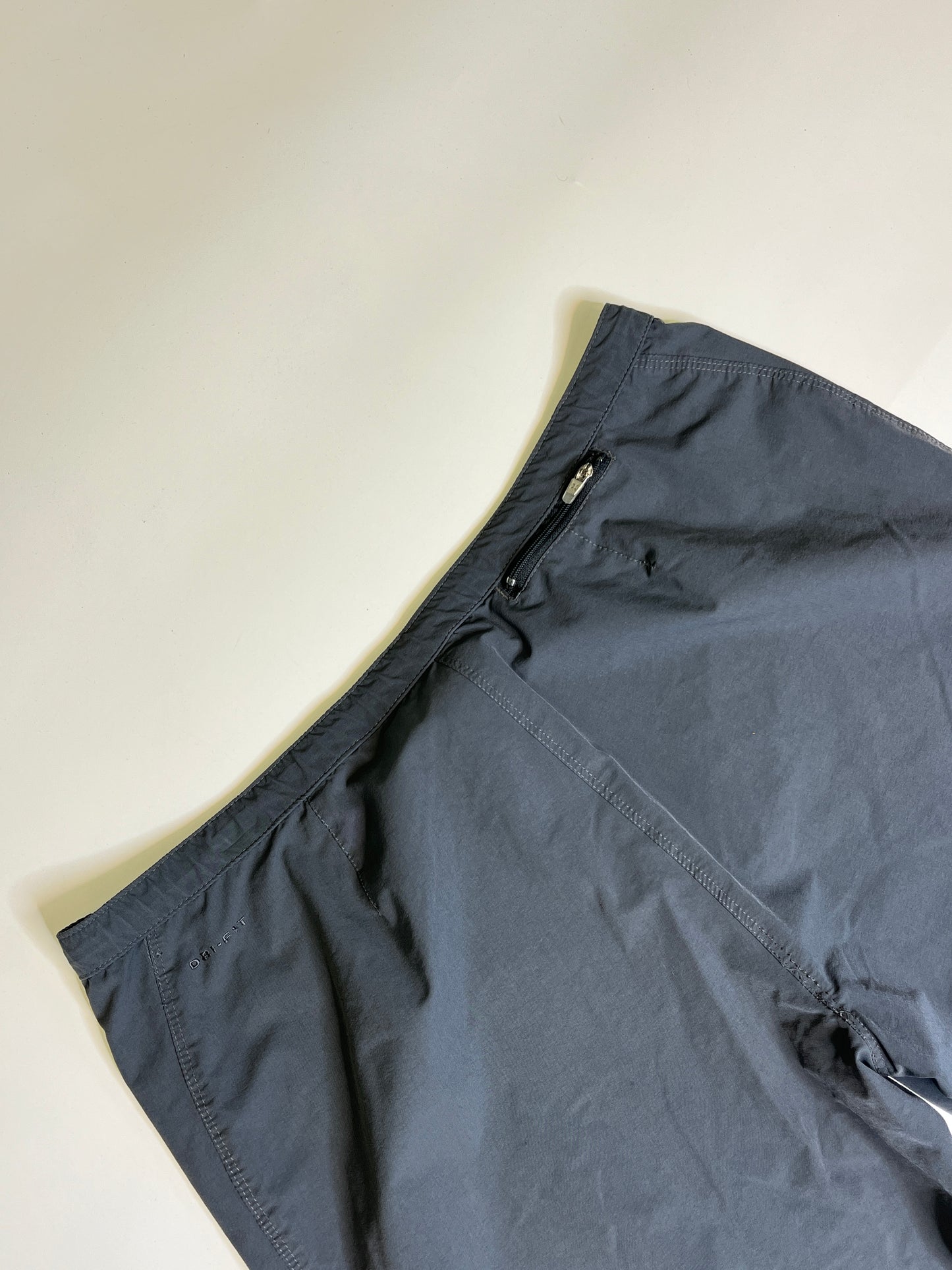 VINTAGE 2000s NIKE 3/4 PANTS (L)