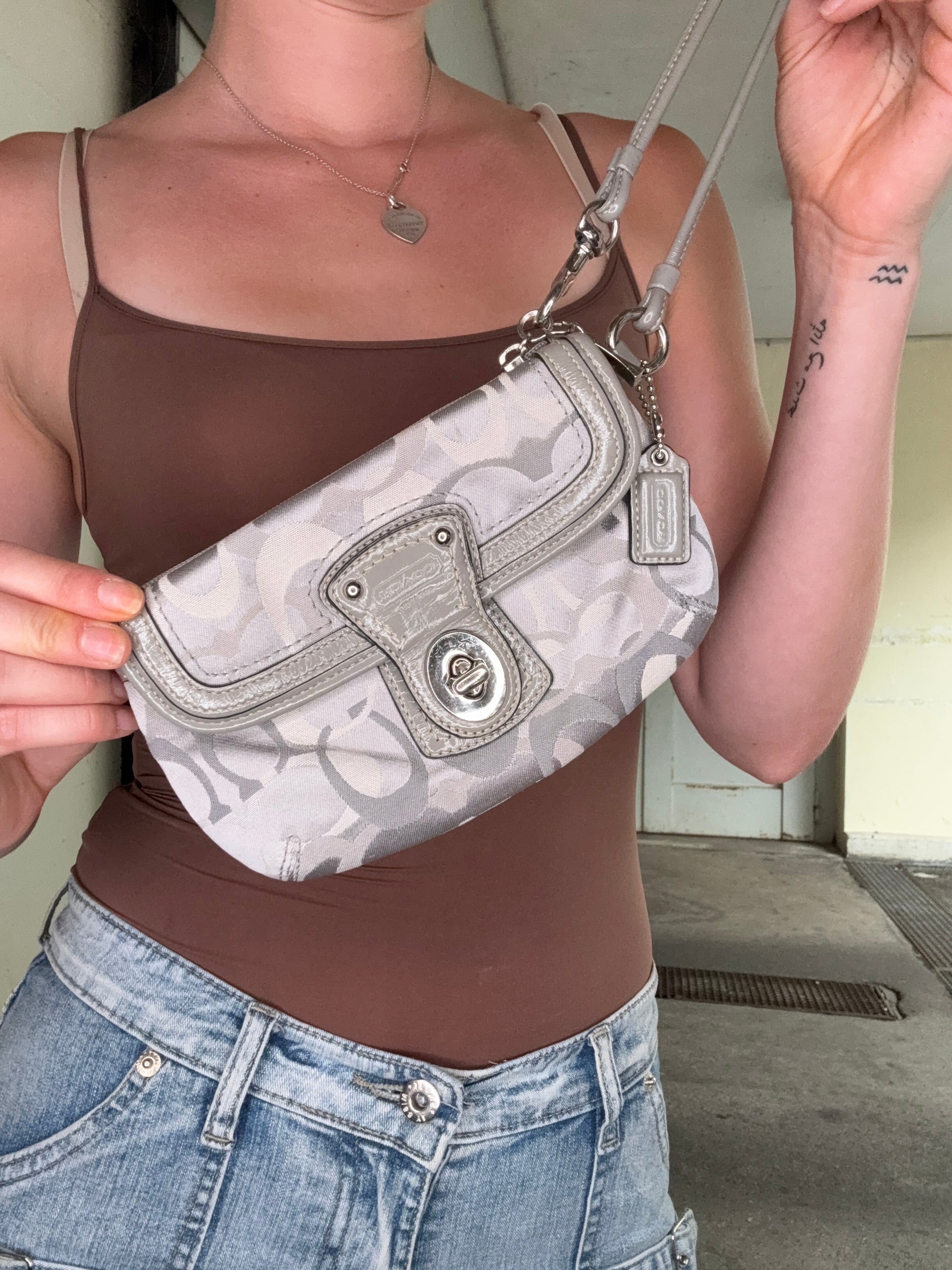 COACH VINTAGE SIGNATURE WRISTLET