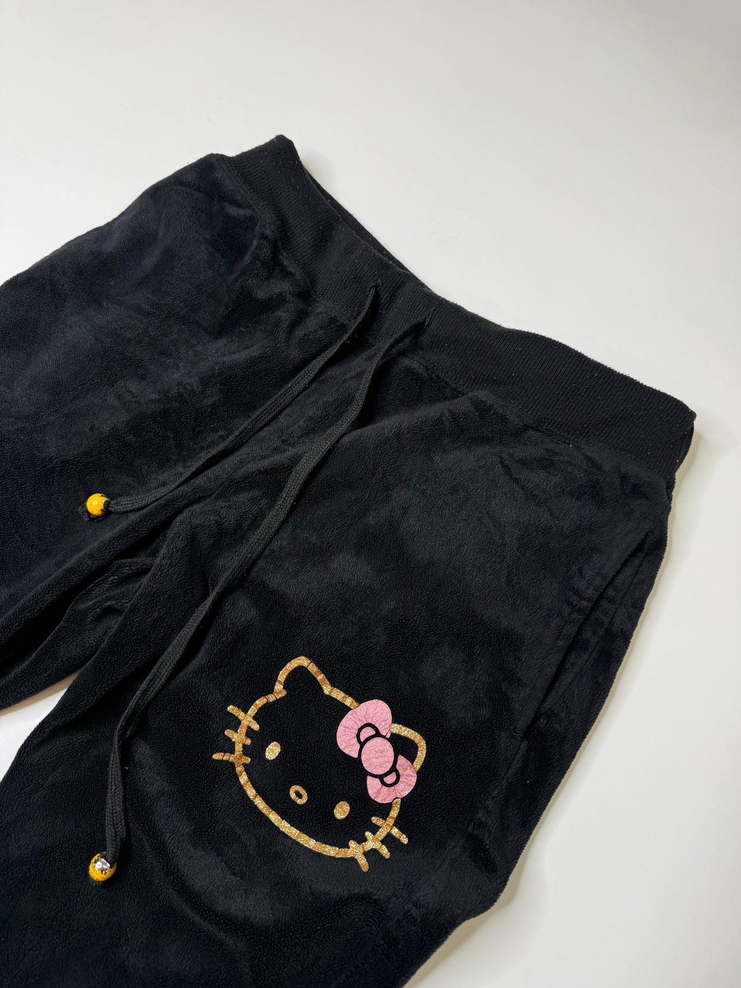 HELLO KITTY VELOUR SWEATPANTS BLACK (S-M)