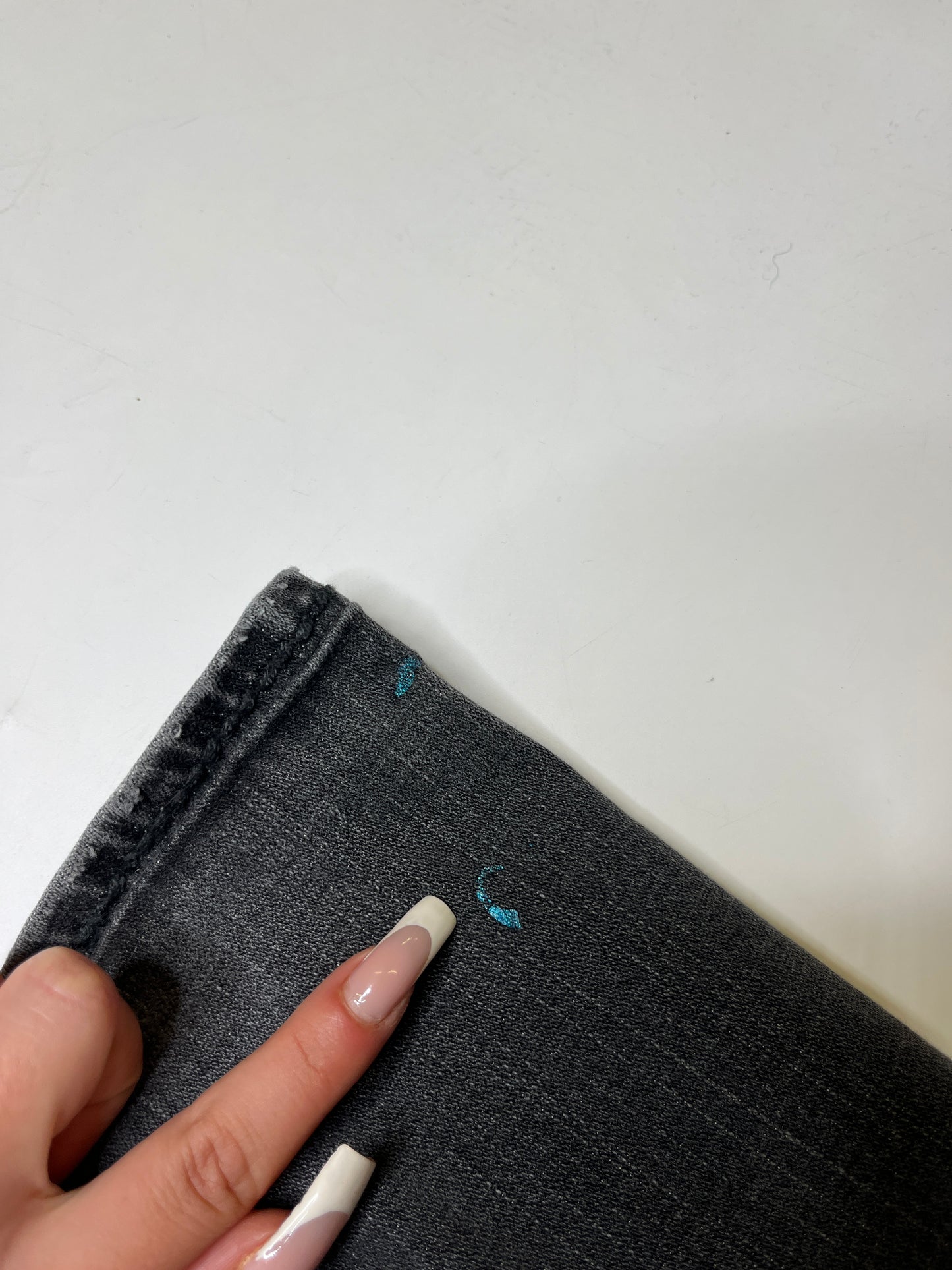 TRUE RELIGION STRAIGHT LEG JEANS (29)