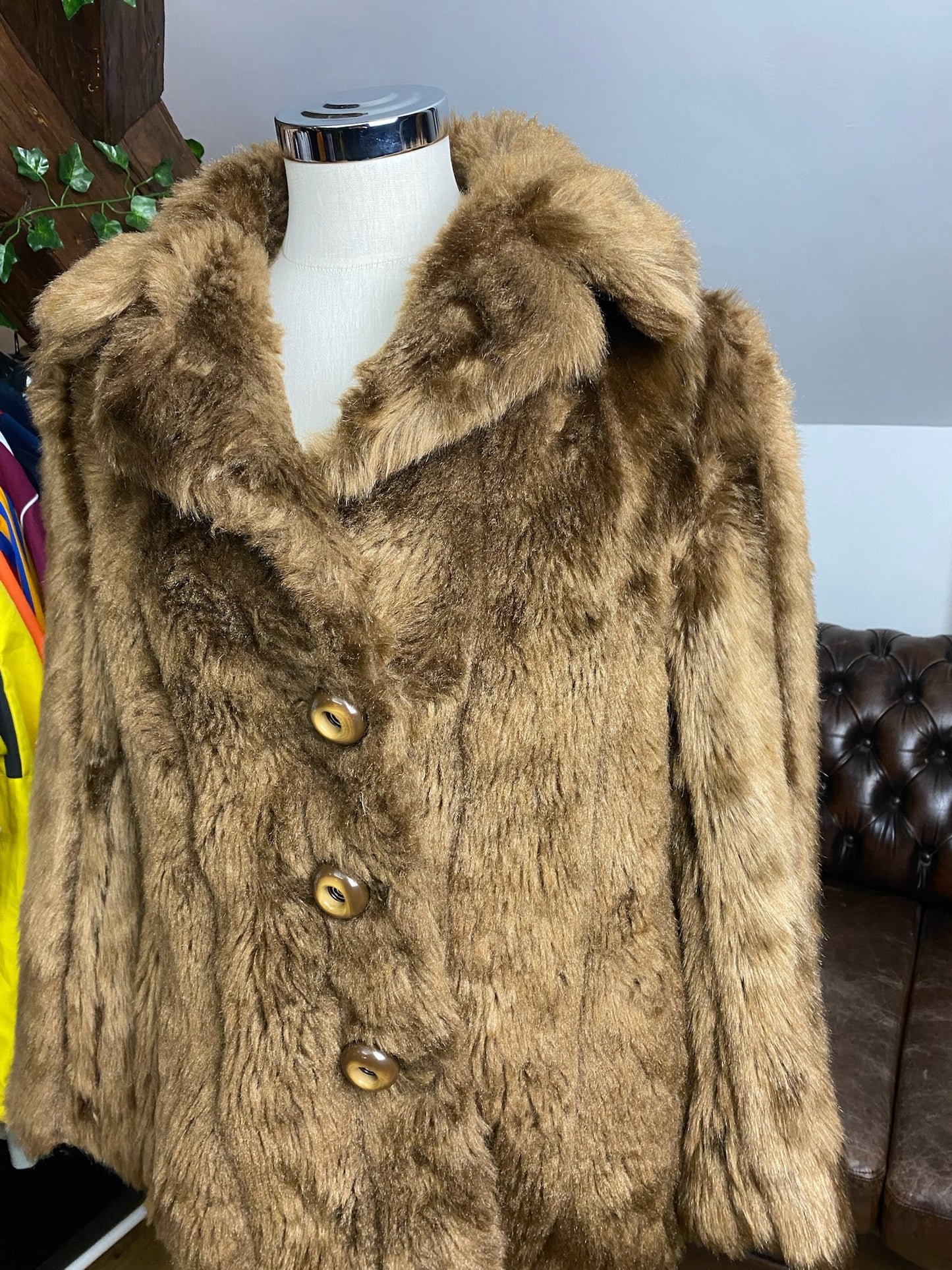 FAUX FUR COAT (L)